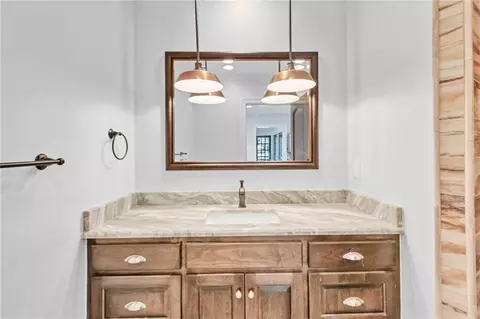 Bath - 2553 Durham Dr S, Mobile, AL 36606 photo 2 of 11