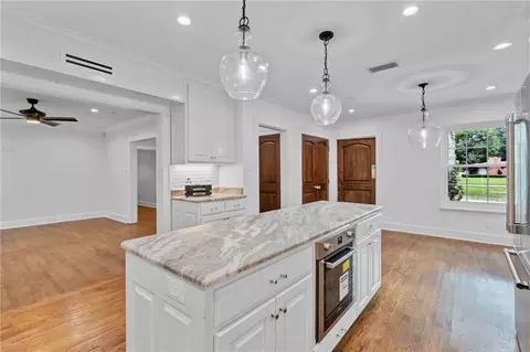 Kitchen - 2553 Durham Dr S, Mobile, AL 36606 photo 6 of 8