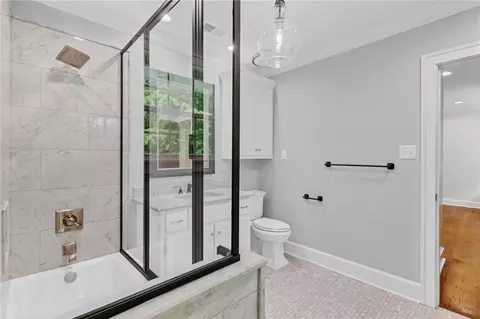 Bath - 2553 Durham Dr S, Mobile, AL 36606 photo 6 of 11