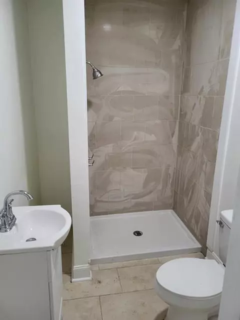Bath - 158 Randolph St, Mobile, AL 36607 photo 2 of 2