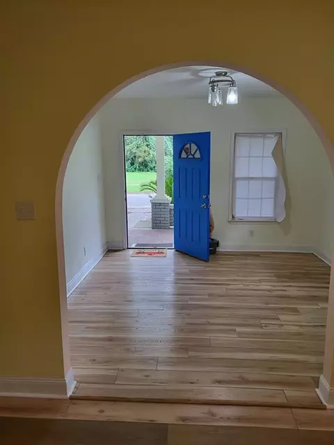 Entry Way - 158 Randolph St, Mobile, AL 36607 photo 1 of 2