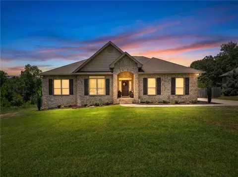 7765 Spartanburg Dr, Saraland, AL 36571