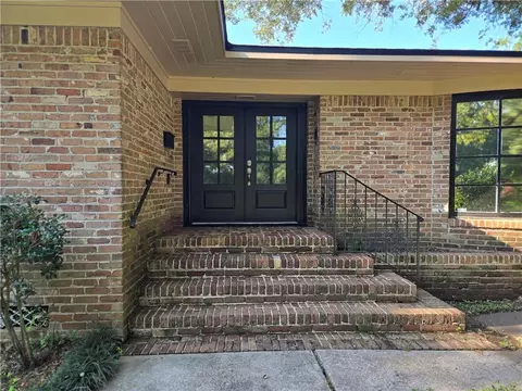 1805 Oak Knoll Dr, Mobile, AL 36607 photo 2
