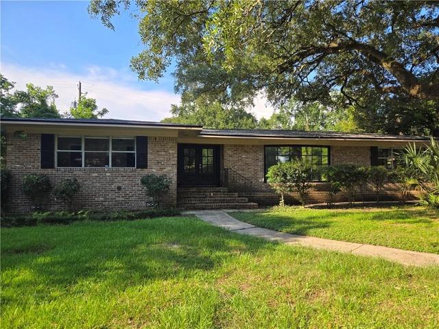 1805 Oak Knoll Dr, Mobile, AL 36607