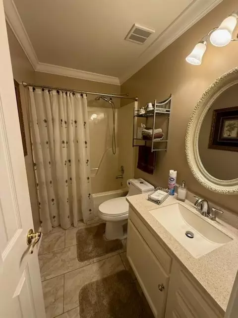 Bath - 111 Lakeview Loop, Daphne, AL 36526 photo 1 of 3