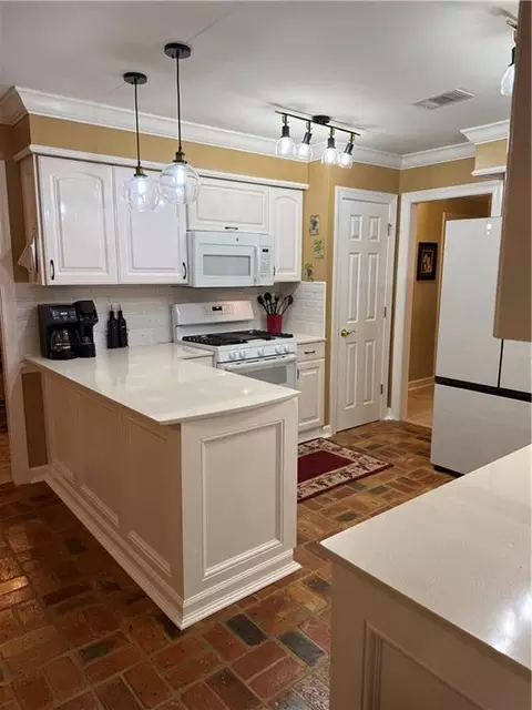 Kitchen - 111 Lakeview Loop, Daphne, AL 36526 photo 1 of 2