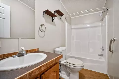 Bath - 8205 Brandy Ln N, Mobile, AL 36695 photo 2 of 2