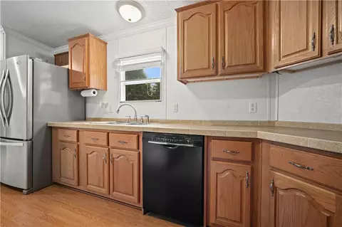 Kitchen - 8205 Brandy Ln N, Mobile, AL 36695 photo 3 of 4