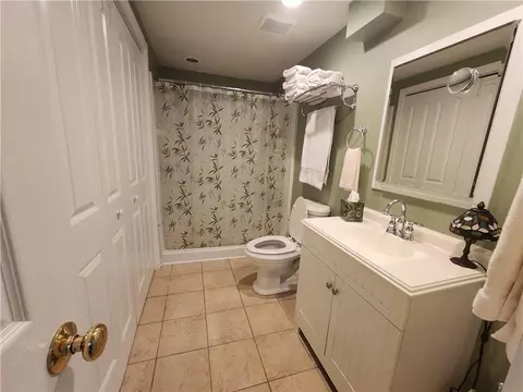 Bath - 51 Catherine St S, Mobile, AL 36604 photo 3 of 3