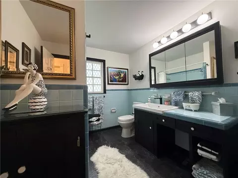 Bath - 51 Catherine St S, Mobile, AL 36604 photo 2 of 3