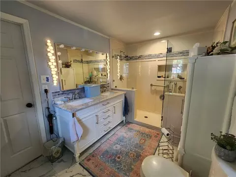 Bath - 51 Catherine St S, Mobile, AL 36604 photo 1 of 3