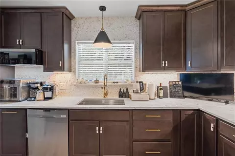 Kitchen - 3600 Bay Front Rd, Mobile, AL 36605 photo 5 of 6