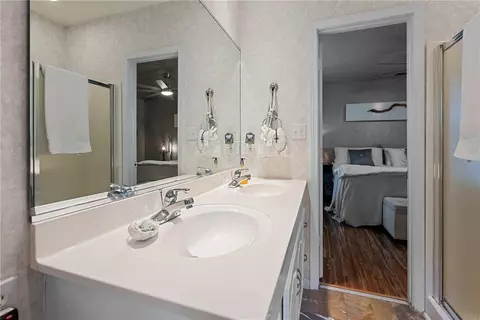 Bath - 3600 Bay Front Rd, Mobile, AL 36605 photo 5 of 6