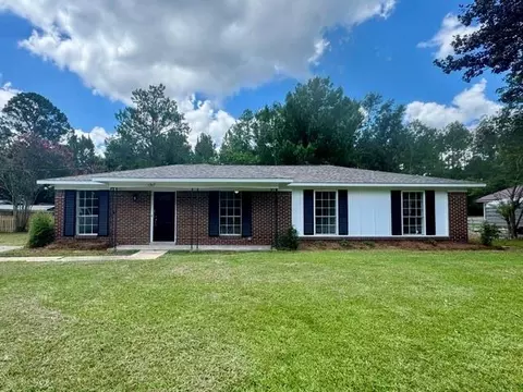 1317 Pawnee Cir, Saraland, AL 36571
