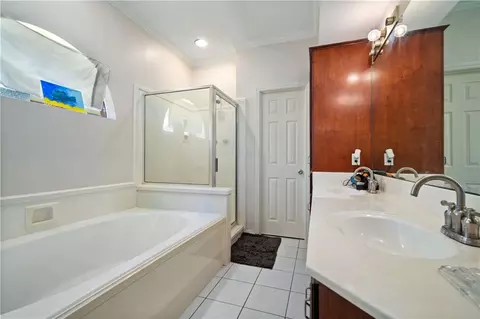 Bath - 3414 Audubon Sq E, Mobile, AL 36695 photo 1 of 4