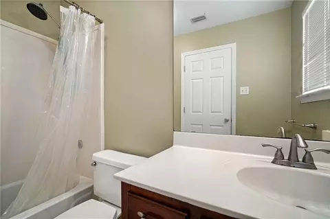 Bath - 3414 Audubon Sq E, Mobile, AL 36695 photo 3 of 4