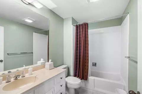 Bath - 4170 Spring Valley Dr N, Mobile, AL 36693 photo 6 of 7