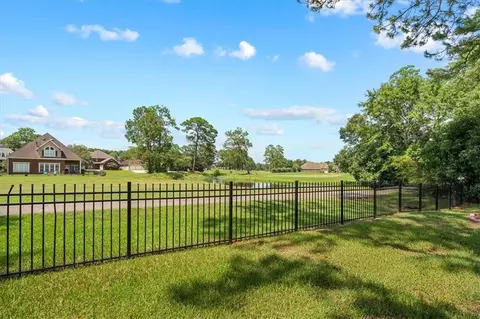 Exterior - 4170 Spring Valley Dr N, Mobile, AL 36693 photo 7 of 9