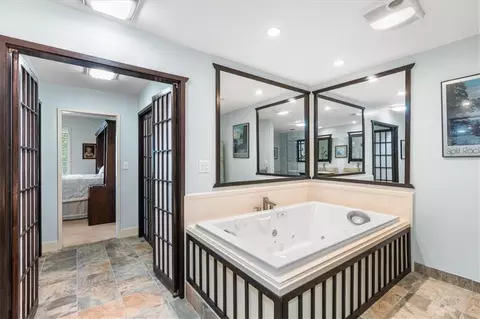 Bath - 4170 Spring Valley Dr N, Mobile, AL 36693 photo 2 of 7
