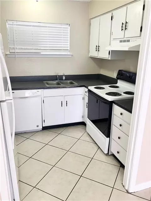 6527 Old Shell Rd #28, Mobile, AL 36608 photo 3