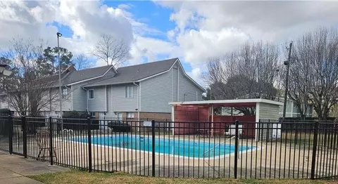 Exterior - 6527 Old Shell Rd #18, Mobile, AL 36608 photo 4 of 5