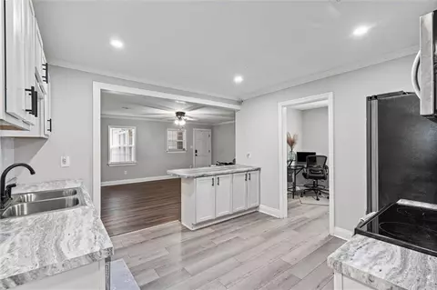 Entry Way - 1508 Phillips Ln, Mobile, AL 36618 photo 1 of 2