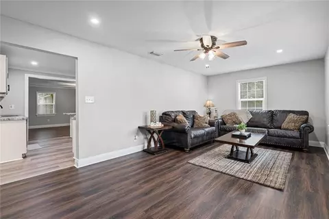 Living - 1508 Phillips Ln, Mobile, AL 36618 photo 1 of 2