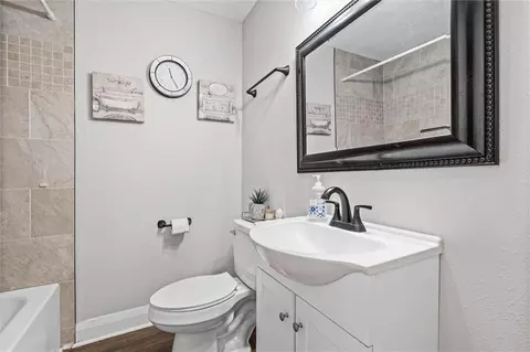 Bath - 1508 Phillips Ln, Mobile, AL 36618 photo 2 of 2