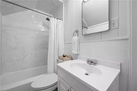 Bath - 272 Park Ter, Mobile, AL 36604 photo 9 of 10