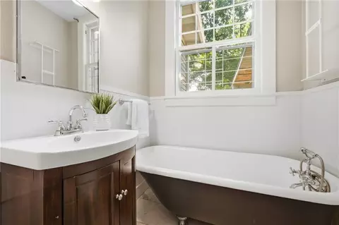 Bath - 272 Park Ter, Mobile, AL 36604 photo 6 of 10