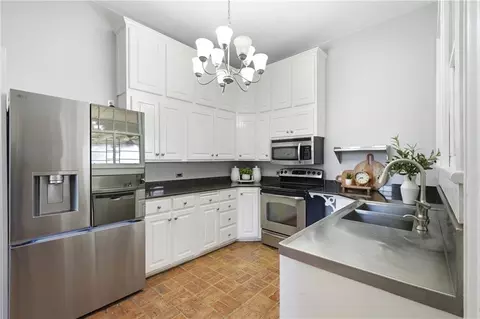 Kitchen - 272 Park Ter, Mobile, AL 36604 photo 2 of 3