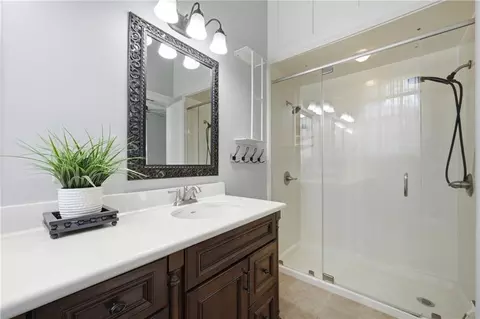 Bath - 272 Park Ter, Mobile, AL 36604 photo 3 of 10