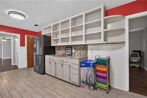 Kitchen - 5851 Overlook Rd, Mobile, AL 36618 photo 4 of 7