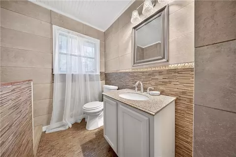 Bath - 5851 Overlook Rd, Mobile, AL 36618 photo 2 of 5