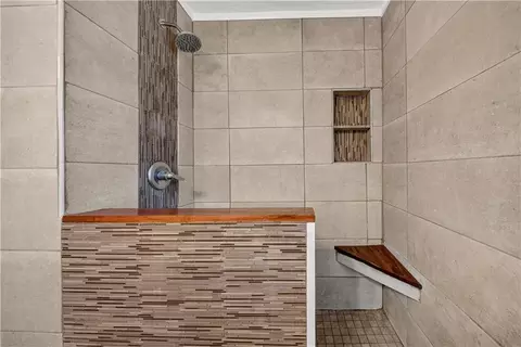 Bath - 5851 Overlook Rd, Mobile, AL 36618 photo 4 of 5