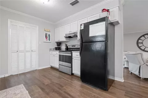 Kitchen - 8280 Milton Rd, Mobile, AL 36695 photo 2 of 3