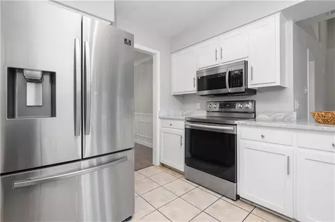 Kitchen - 3270 Austin Dr, Mobile, AL 36695 photo 2 of 3