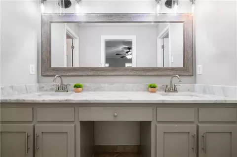 Bath - 3270 Austin Dr, Mobile, AL 36695 photo 2 of 3