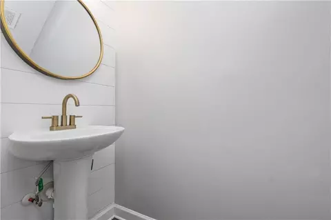Bath - 3270 Austin Dr, Mobile, AL 36695 photo 1 of 3