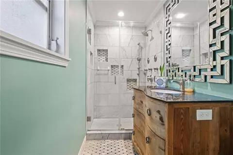 Bath - 4012 Sierra Dr, Mobile, AL 36693 photo 3 of 4