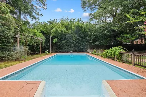 Exterior - 4012 Sierra Dr, Mobile, AL 36693 photo 9 of 12