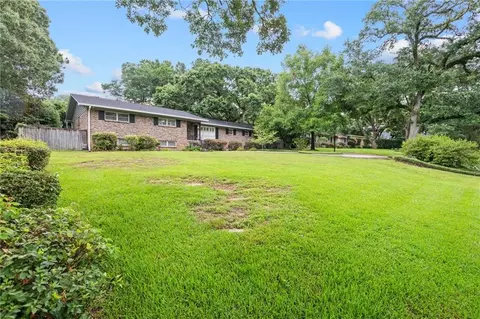 Exterior - 4012 Sierra Dr, Mobile, AL 36693 photo 2 of 12