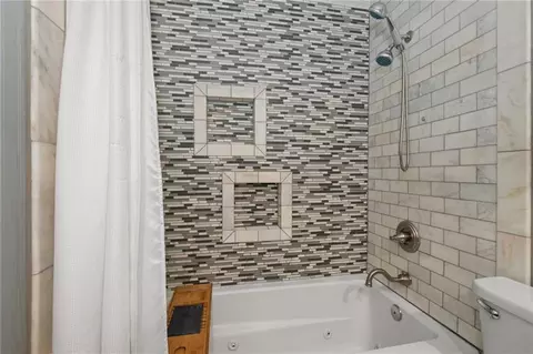Bath - 4012 Sierra Dr, Mobile, AL 36693 photo 2 of 4