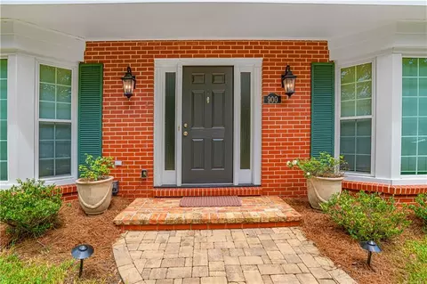 900 Regents Dr E, Mobile, AL 36609 photo 4