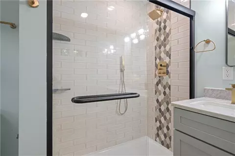 Bath - 4312 Michael Blvd, Mobile, AL 36609 photo 2 of 9
