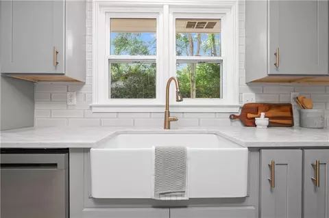 Kitchen - 4312 Michael Blvd, Mobile, AL 36609 photo 3 of 3