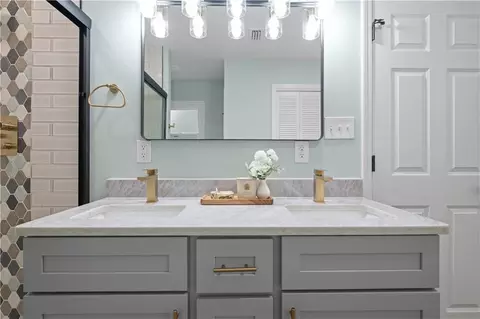 Bath - 4312 Michael Blvd, Mobile, AL 36609 photo 1 of 9