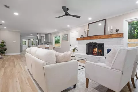 Living - 4312 Michael Blvd, Mobile, AL 36609 photo 1 of 4