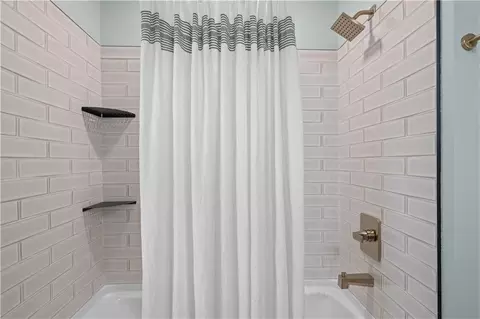 Bath - 4312 Michael Blvd, Mobile, AL 36609 photo 6 of 9