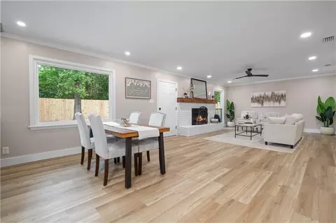 Living - 4312 Michael Blvd, Mobile, AL 36609 photo 2 of 4
